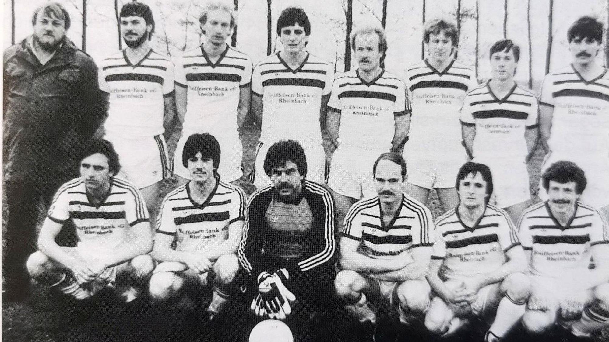 Das Bild zeigt die Aufstiegsmannschaft in die Kreisliga A des SV Houverath.