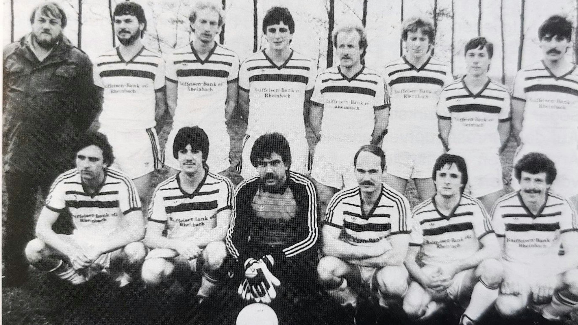 Das Bild zeigt die Aufstiegsmannschaft in die Kreisliga A des SV Houverath.