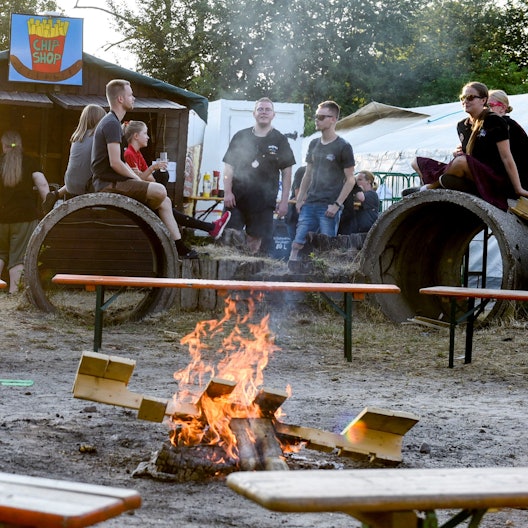 Das Lagerfeuer durfte zur Eröffnung der Zeltstadt nicht fehlen.