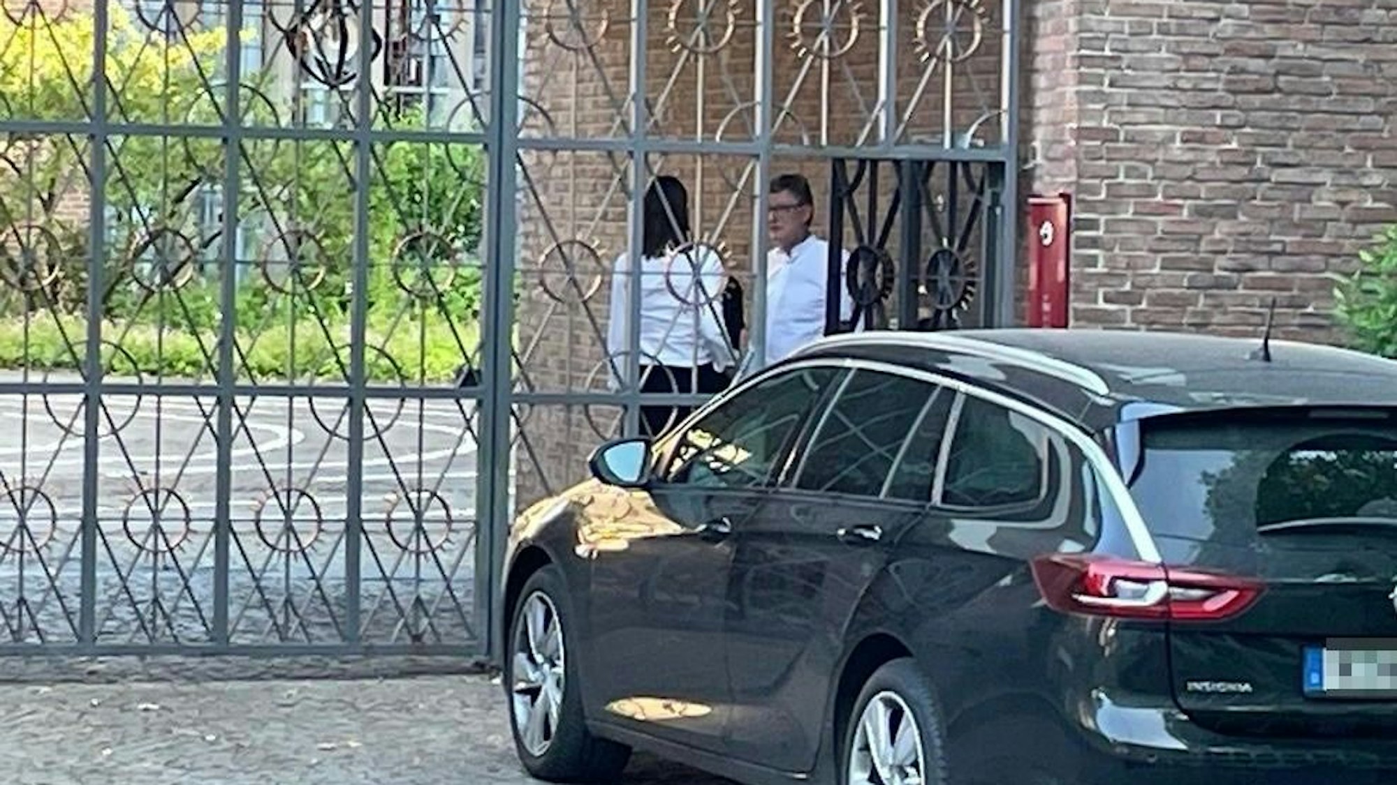 Im Juni klingelten Zivilfahnder bei Woelki.