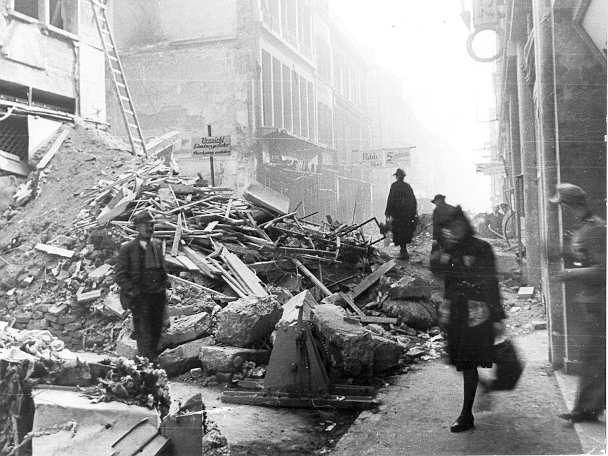 Kriegszerstörtes Köln 1943