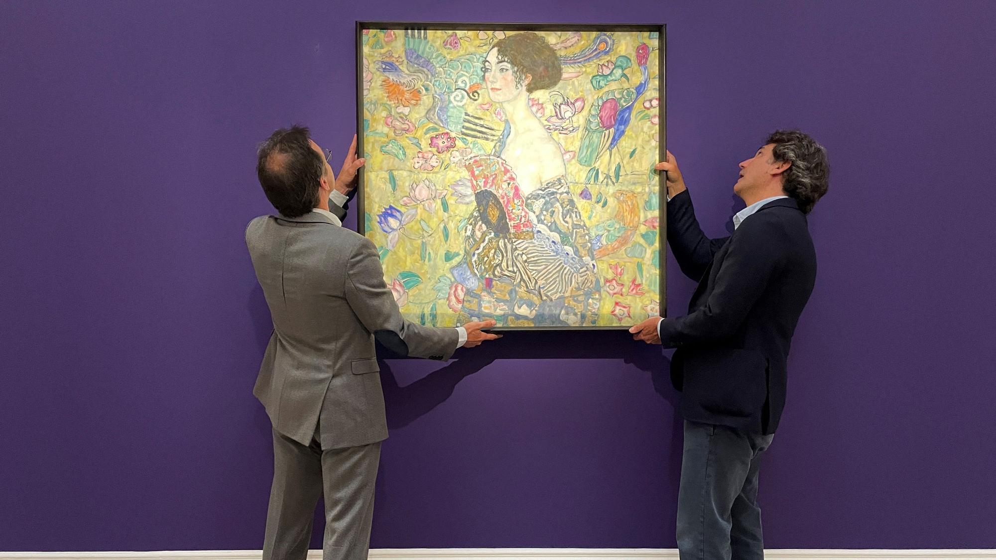 Gustav Klimts „Dame mit Fächer“ wird von der Wand genommen.
