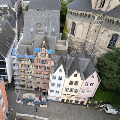 Der Blick aus der Vogelperspektive auf eines der meistfotografierten Motive Kölns am Fischmarkt.