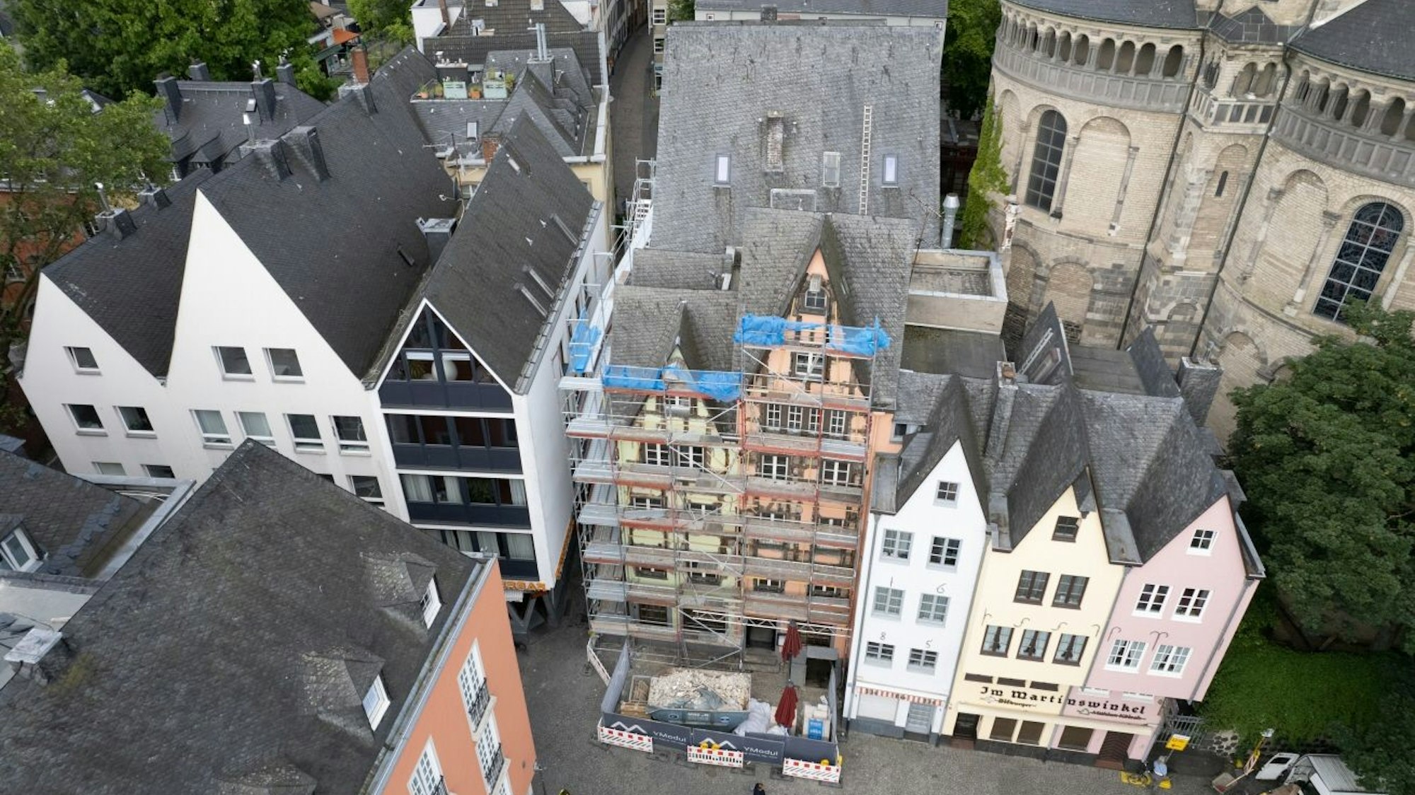 Der Blick aus der Vogelperspektive auf eines der meistfotografierten Motive Kölns am Fischmarkt.