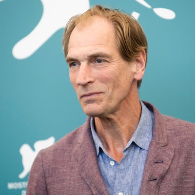 Der Schauspieler Julian Sands posiert für Fotografen beim Filmfestival von Venedig in Venedig. (Archivbild von 2019)
