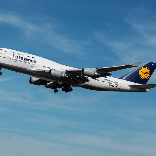 Eine Boeing 747 startet