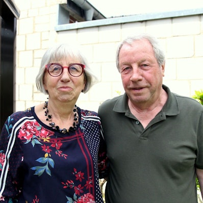 Auf dem Bild ist das Ehepaar zu sehen, das jetzt Goldhochzeit feiert.