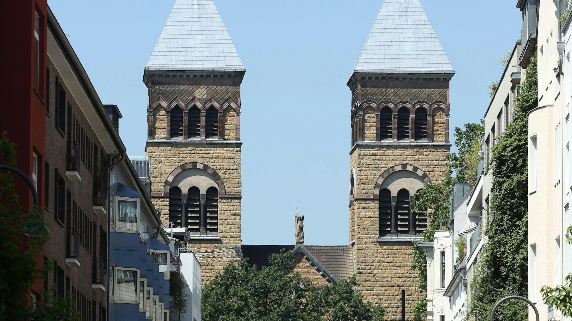 Die Türme der Kirche Sankt Michael im Belgischen Viertel