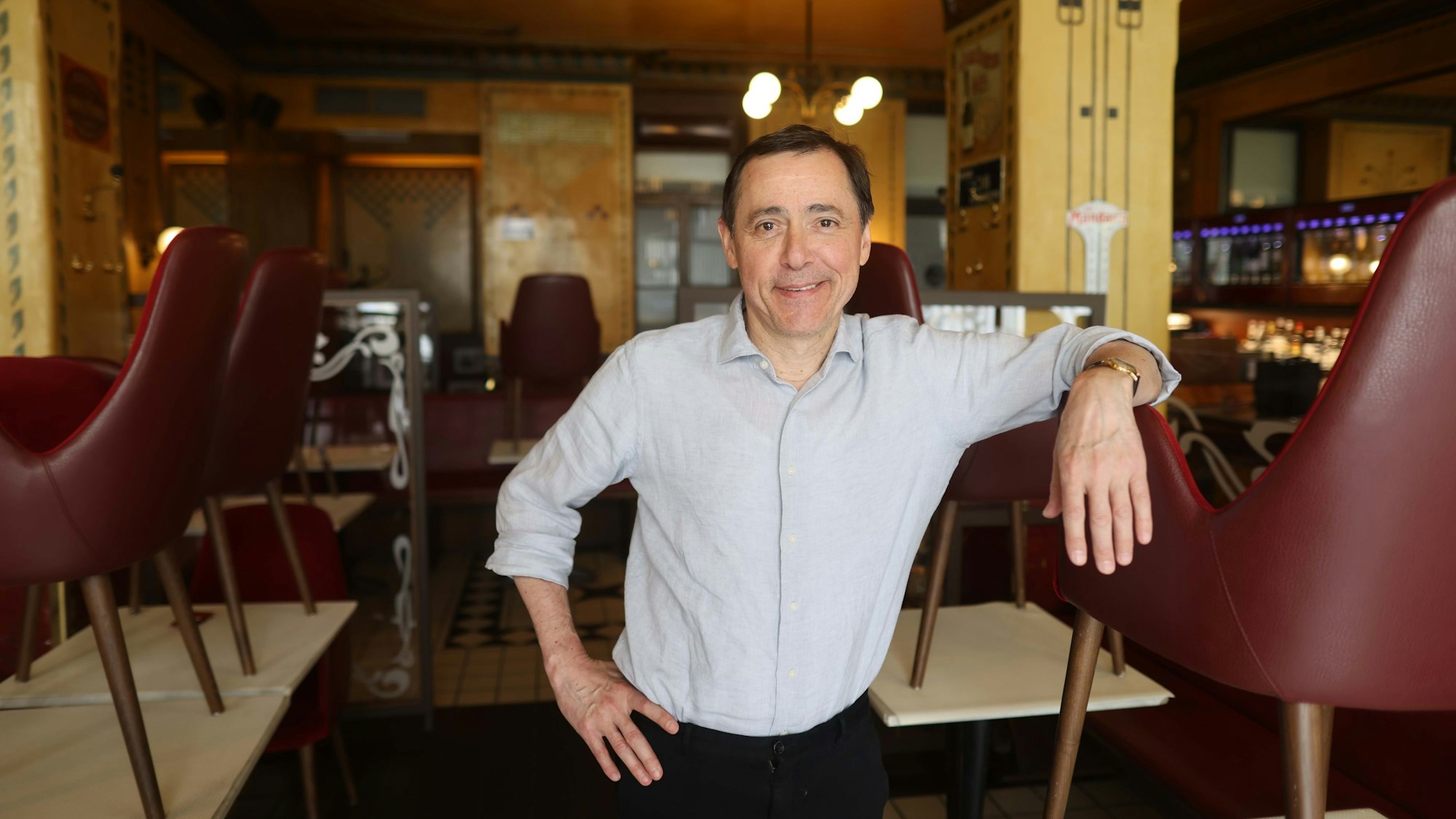 Stühle hoch: Vincent Moissonnier im „Le Moissonnier“ auf der Krefelder Straße in Köln.