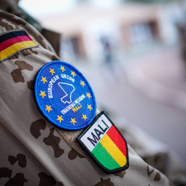 Bundeswehrsoldaten mit dem Emblem der European Union Training Mission Mali (EUTM). (Symbolbild)