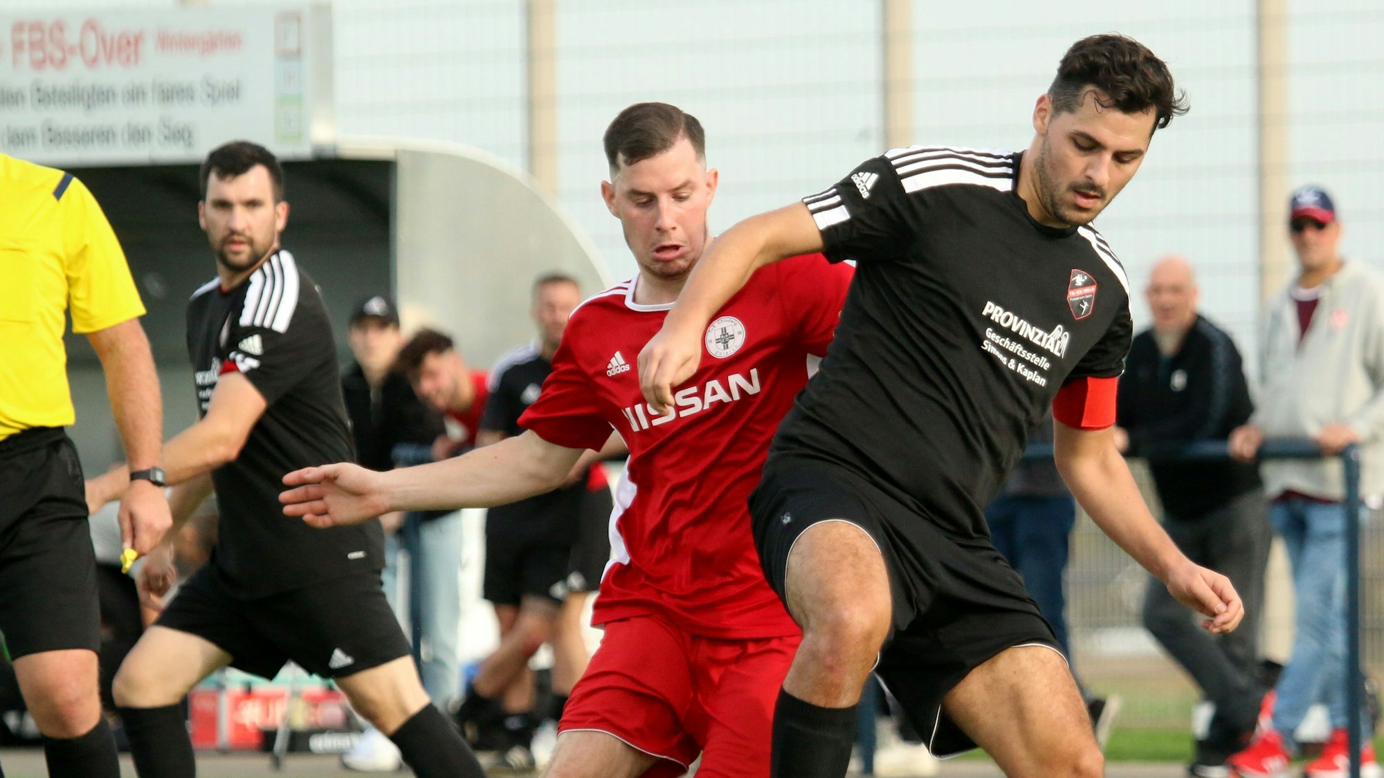 Eine Spielszene aus der Kreisliga-B-Partie zwischen Zülpich II und Füssenich-Geich.