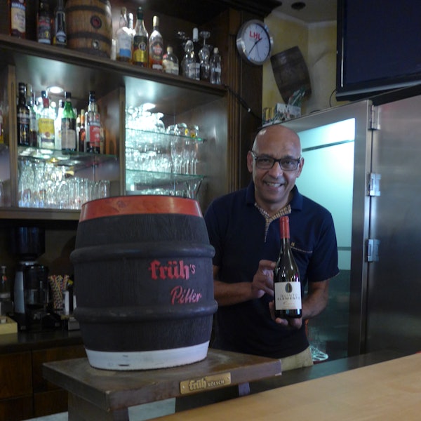 Antonio dos Santos führt seit acht Jahren das Brauhaus am Kloster in Raderberg. In dem Lokal finden auch immer wieder originelle Events statt.