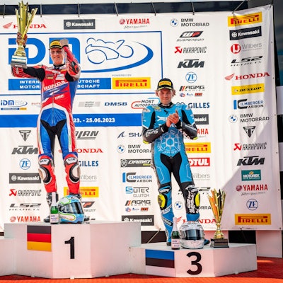 Siegerehrung von Motorradrennfahrern