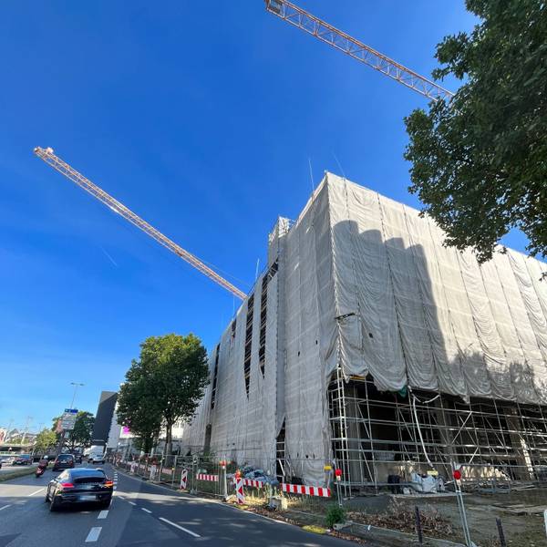 Das frühere Postamt an der Nord-Süd-Fahrt ist eine Dauer-Baustelle in der Innenstadt.