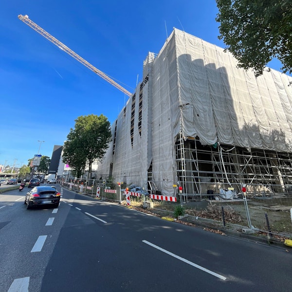 Das frühere Postamt an der Nord-Süd-Fahrt ist eine Dauer-Baustelle in der Innenstadt.