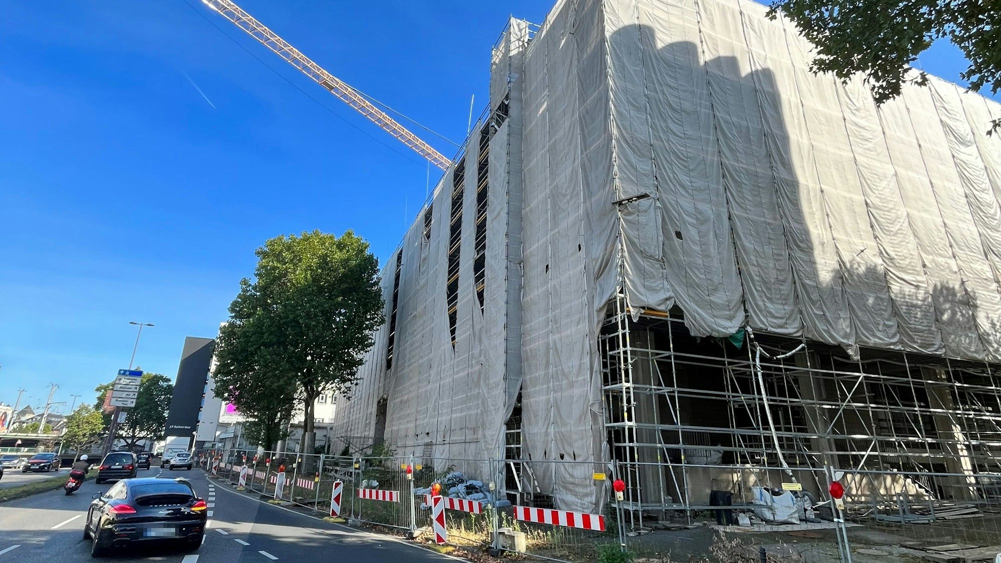 Das frühere Postamt an der Nord-Süd-Fahrt ist eine Dauer-Baustelle in der Innenstadt.