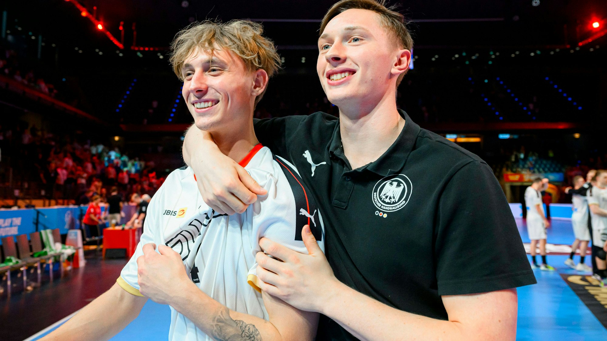 Mathis Häseler und Ole Pregler freuen sich nach dem Final-Sieg.