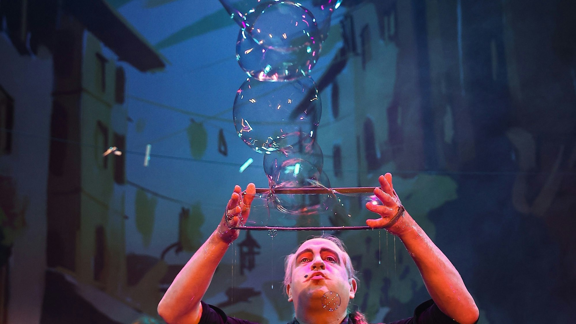 Stephan Masur verzaubert mit Seifenblasen