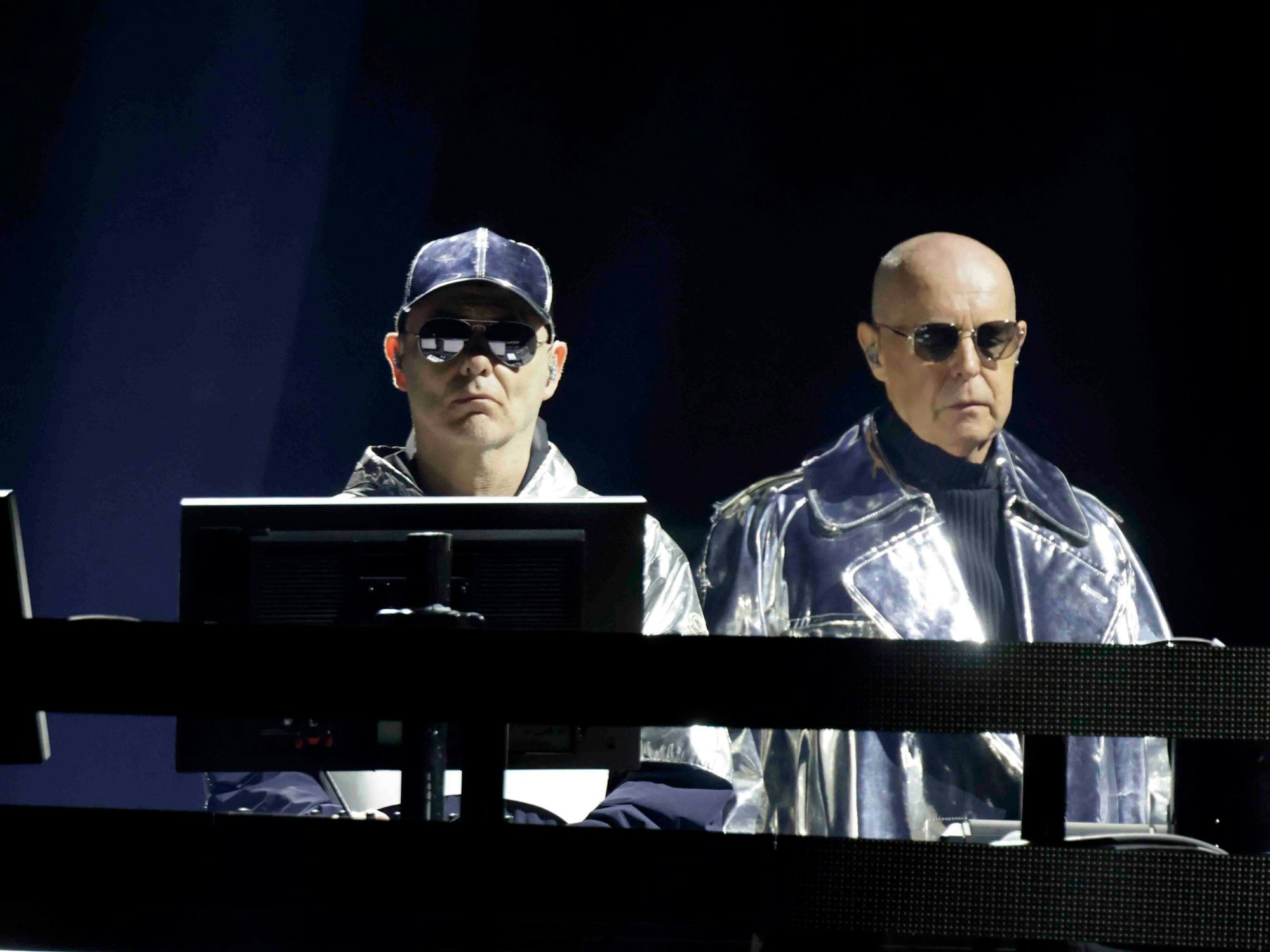 Pet Shop Boys (Britisches Popmusik-Duo)
„Dreamworld: The Greatest Hits Live“-Tour
Die Pet Shop Boys bestehen aus: Neil Tennant (Voc.) und Chris Lowe (Key.)
am 01. Juli 2023
in der Lanxess Arena, Deutz-Kalker Straße 1, 50679 Köln *** Local Caption *** Die Bilder sind grundsätzlich urheberrechtlich geschützt und dürfen ausschließlich einmalig zu journalistischen Zwecken des direkten Auftraggebers genutzt und weder archiviert noch an Zweite oder Dritte weitergegeben werden!
