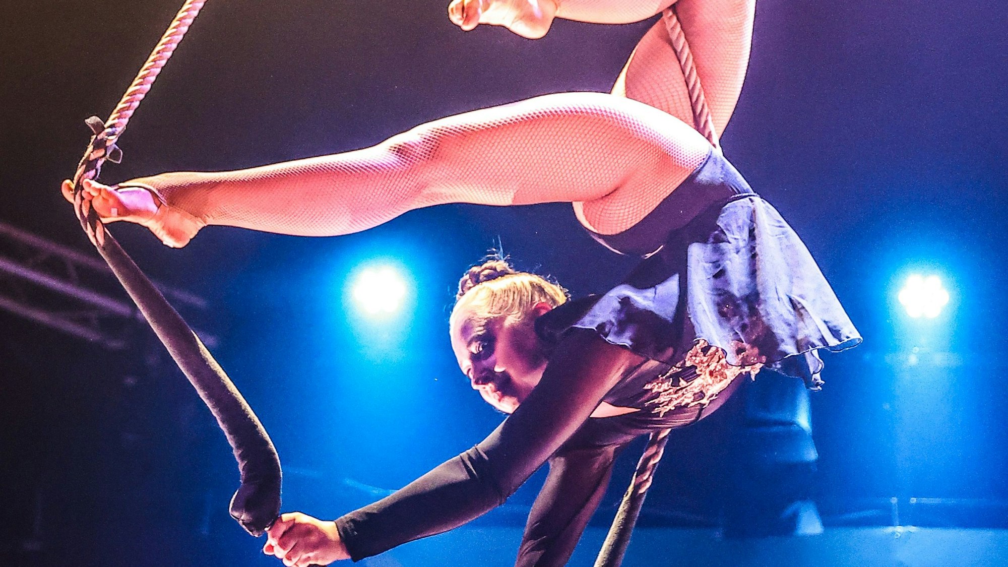 Andrea Matousek auf der Trapez-Schaukel