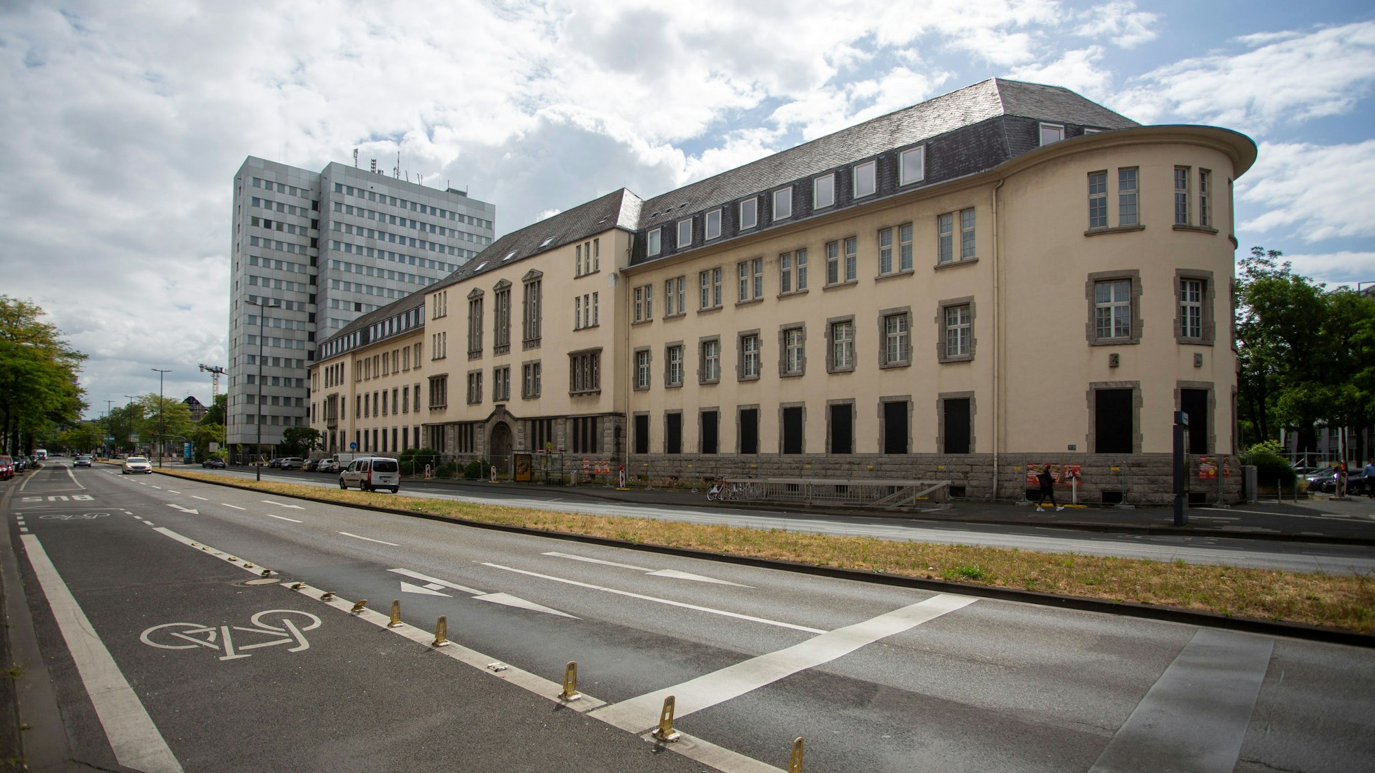 Die ehemalige Oberfinanzdirektion an der Riehler Straße.