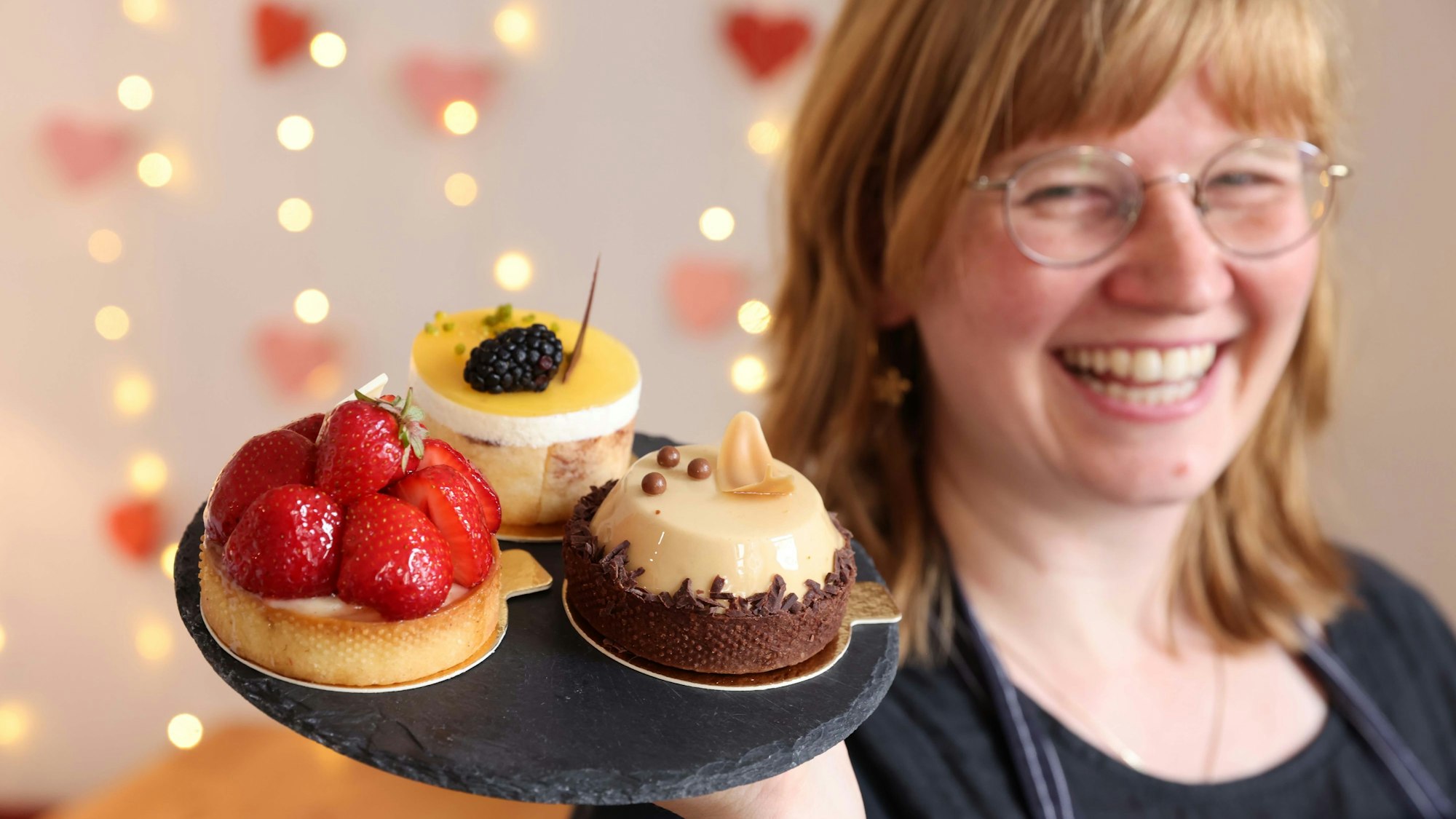 Hannah Schürmann verkauft als „Frollein Zuckerfee“ kleine Törtchen.
