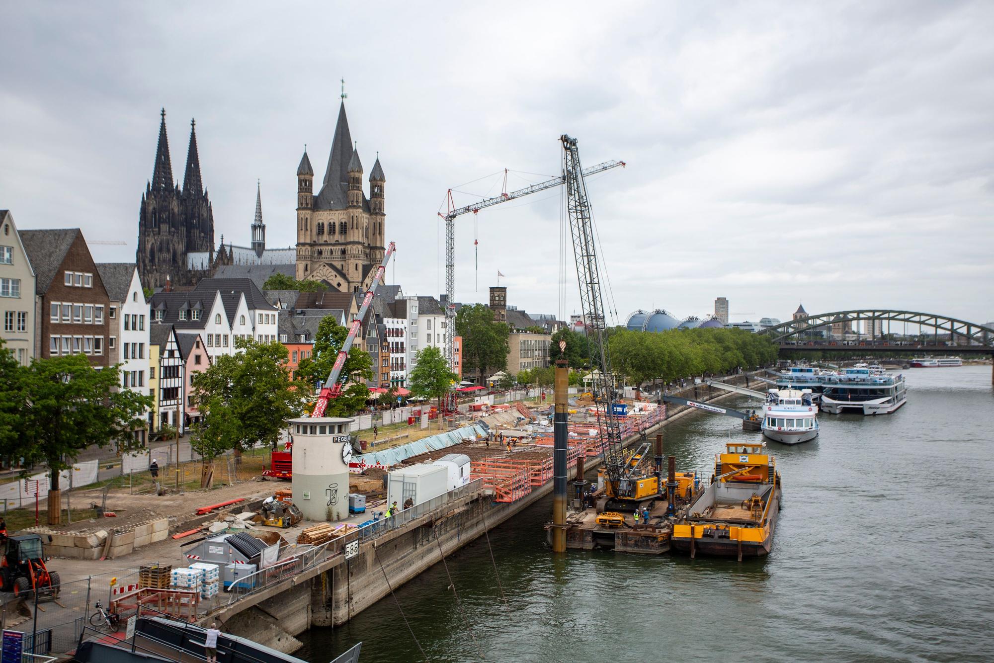 Arbeiten am Kölner Altstadtufer