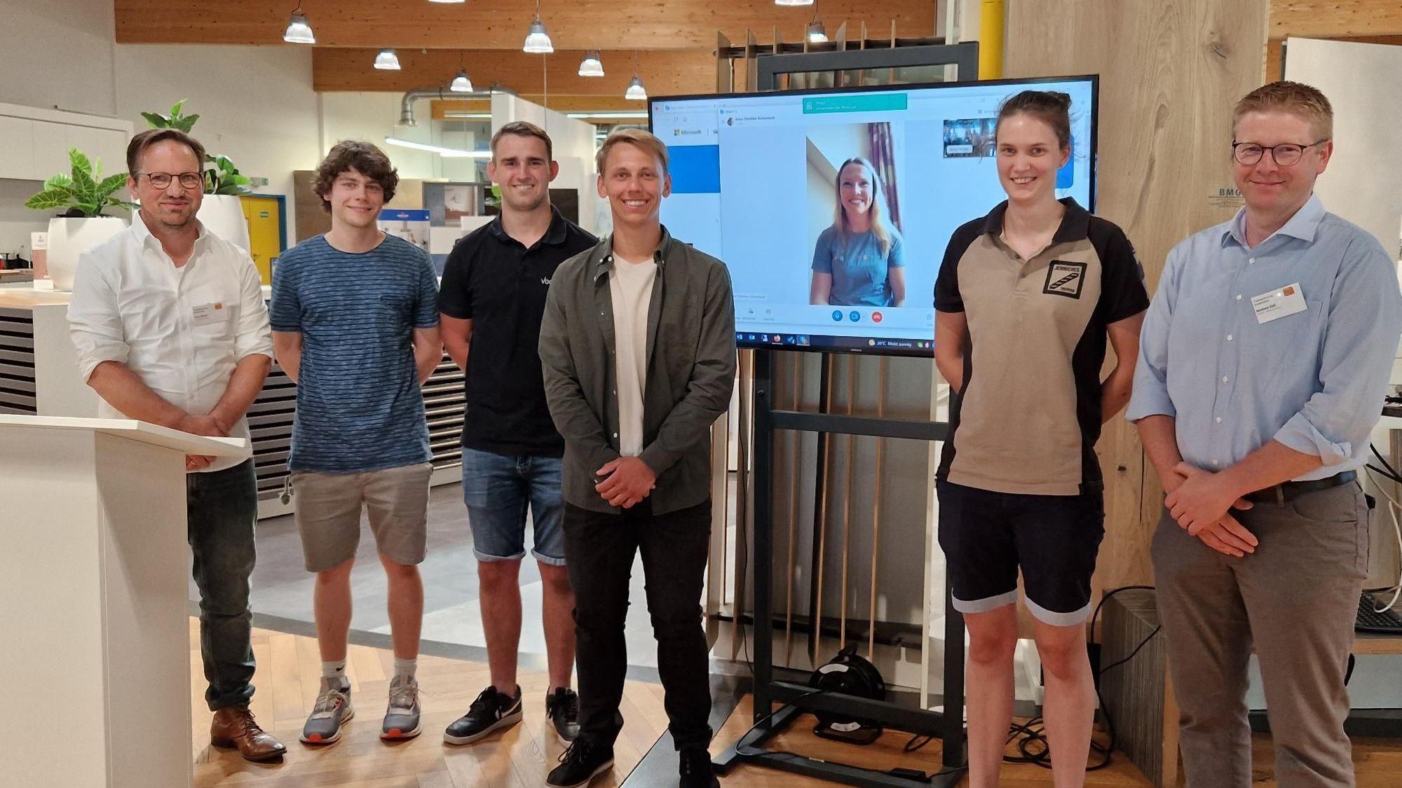Das Foto zeigt die Preisträger des Gestaltungswettbewerbs „Die gute Form“ im Kreis Euskirchen.