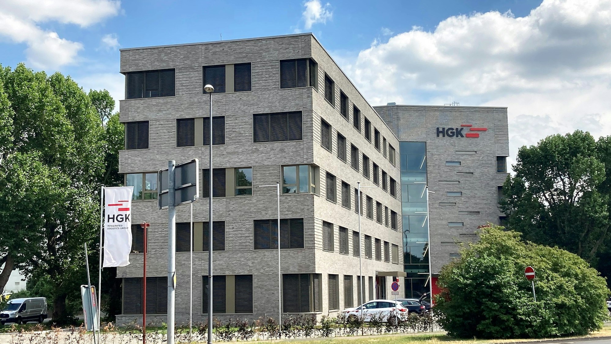 Die neue Unternehmenszentrale der HGK am Niehler Hafen.