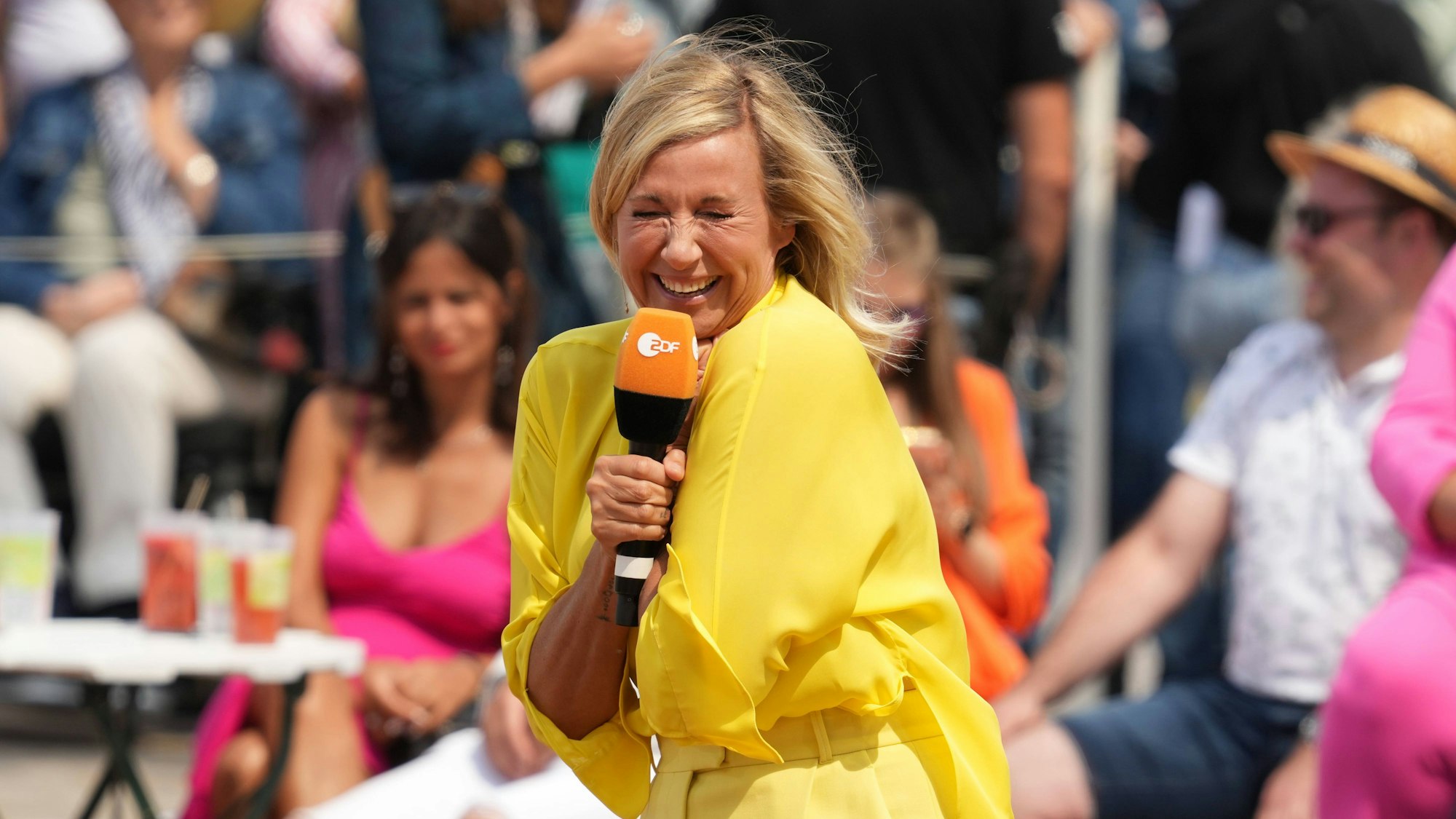 ZDF-Moderatorin Andrea Kiewel verzieht das Gesicht.