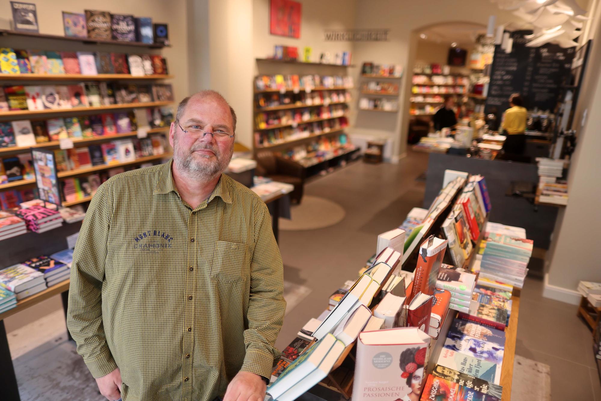 Lebt seinen Traum: Urs Erdle in seiner Buchhandlung Manulit.