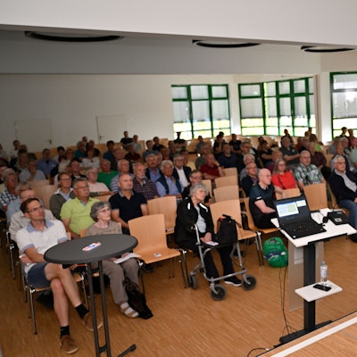 Bürgerhaus Overath, Veranstaltung "Wärmepumpe" der Bürgerstiftung Umwelt und Klimaschutz mit Referent Dr. Peter Klafka.