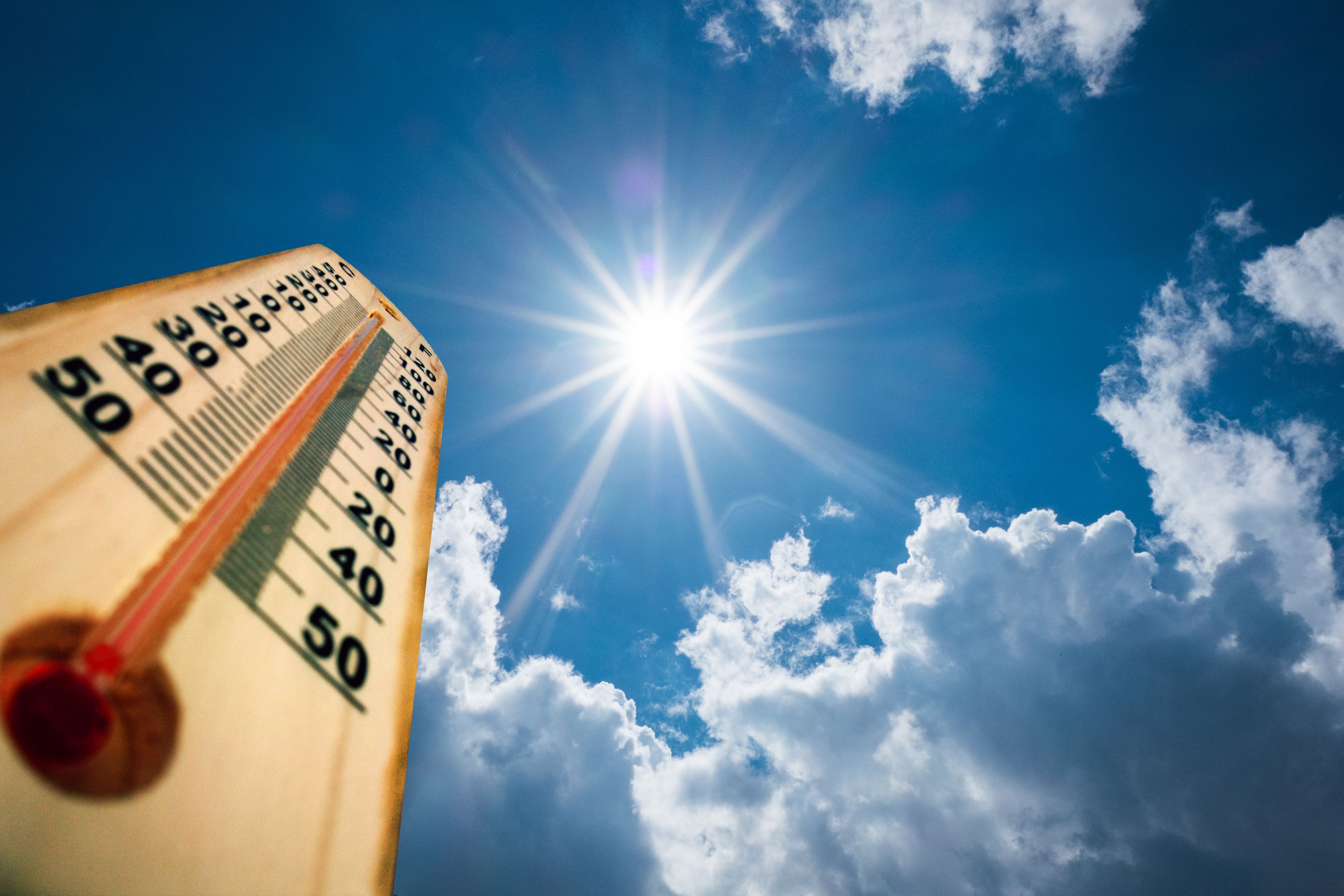 Ein Thermometer zeigt über 40 Grad.