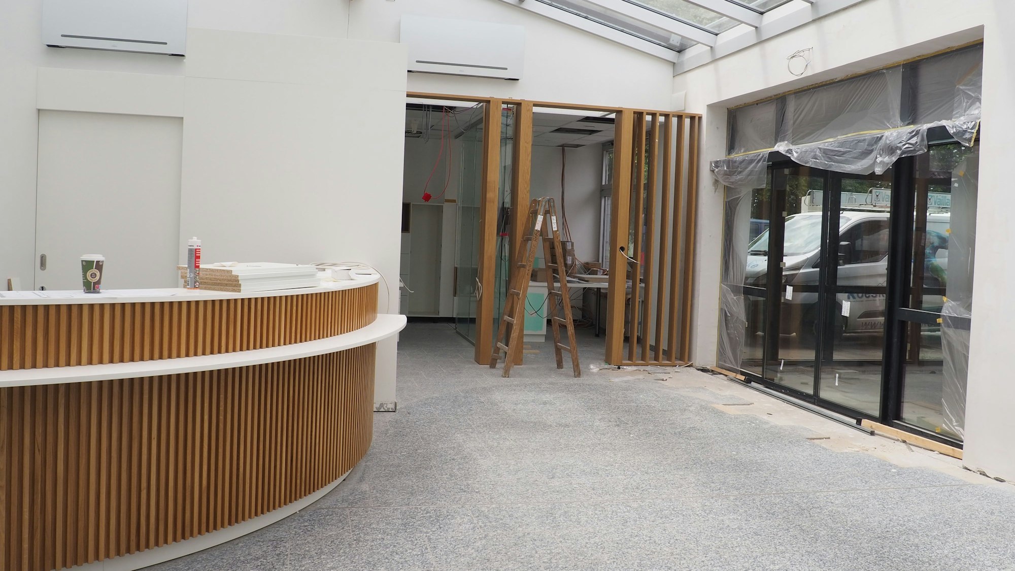 Das neugestaltete Klinikfoyer.