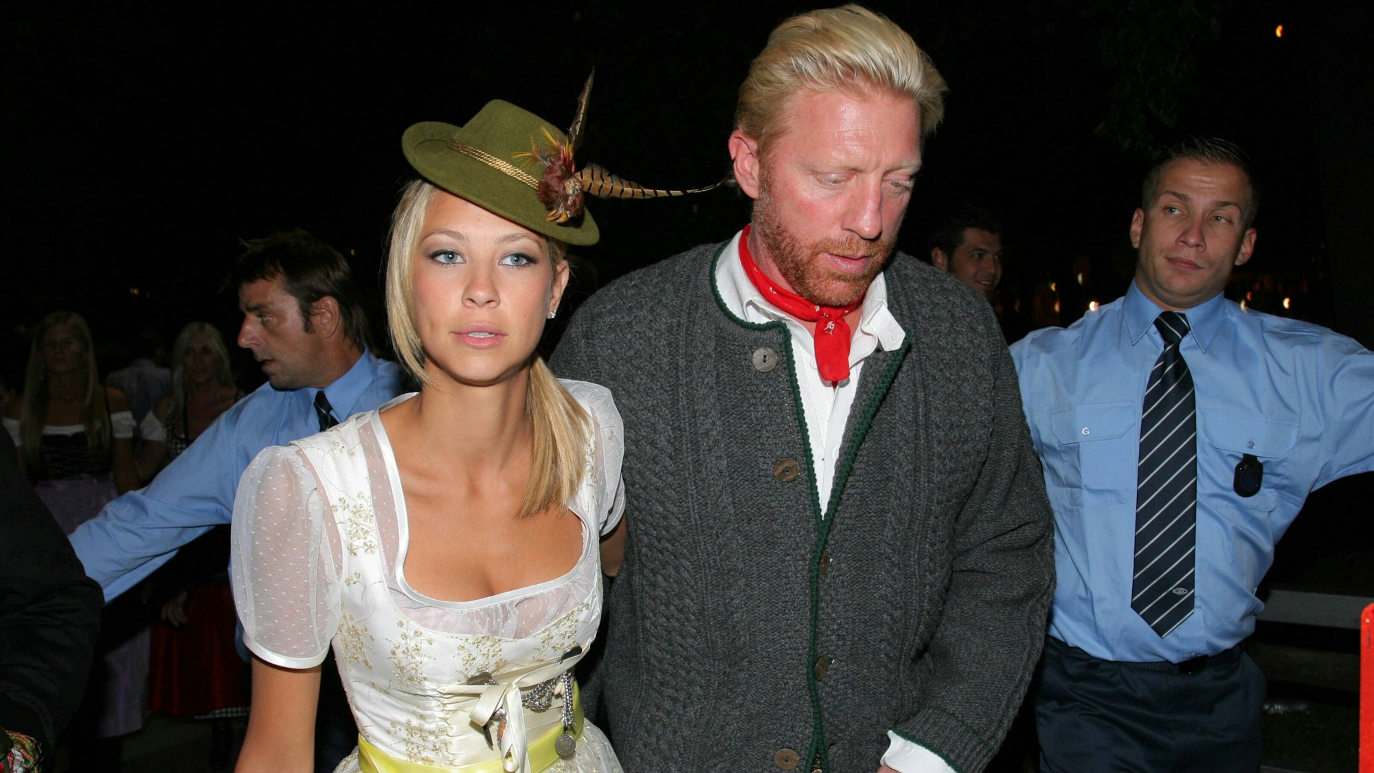 Boris Becker mit seiner Verlobten Sandy Meyer-Wölden auf dem Oktoberfest 2008.
