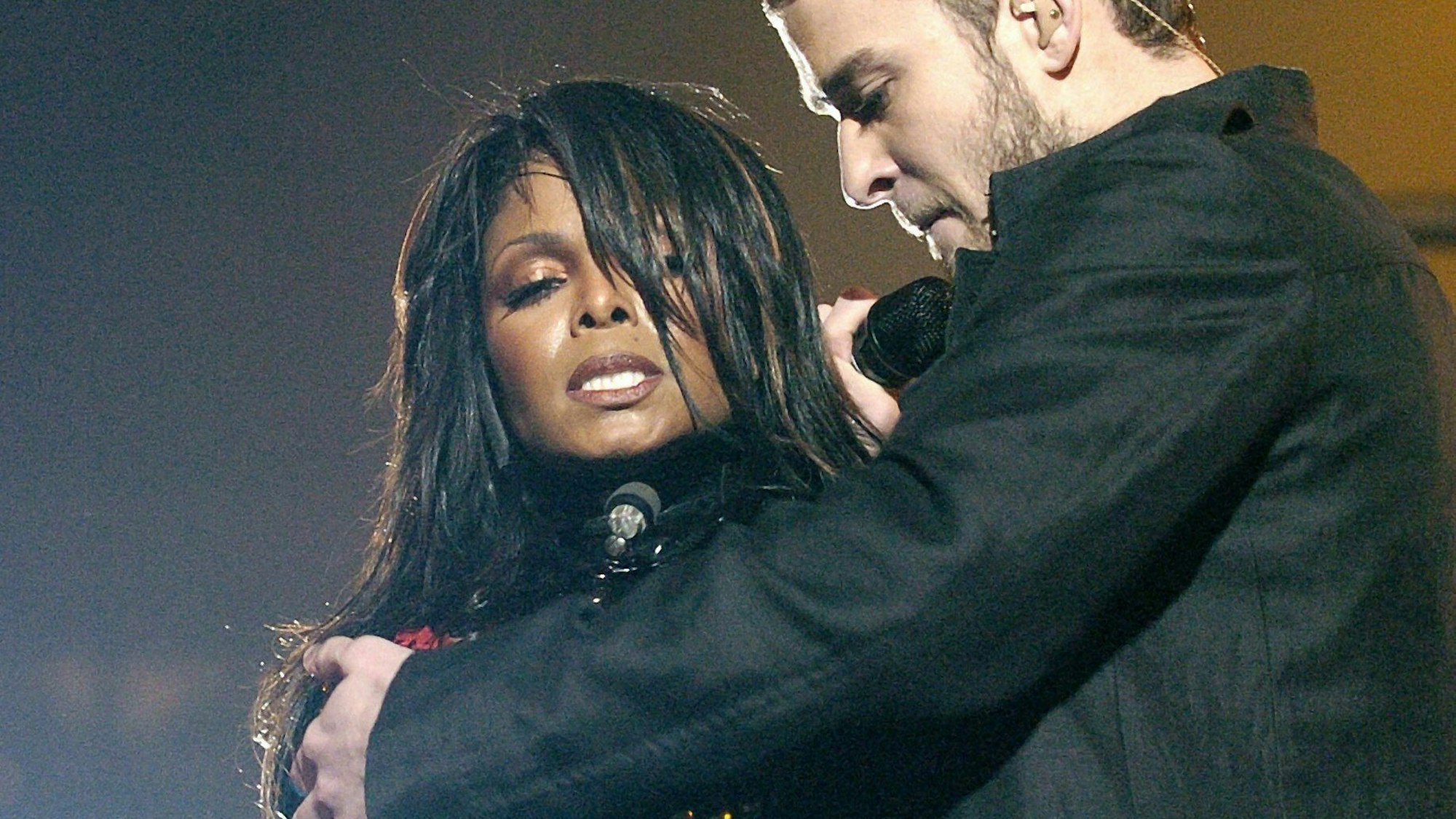 Janet Jackson und Justin Timberlake beim Auftritt in der Halzeit-Show des Super Bowl am 1. Februar 2004.