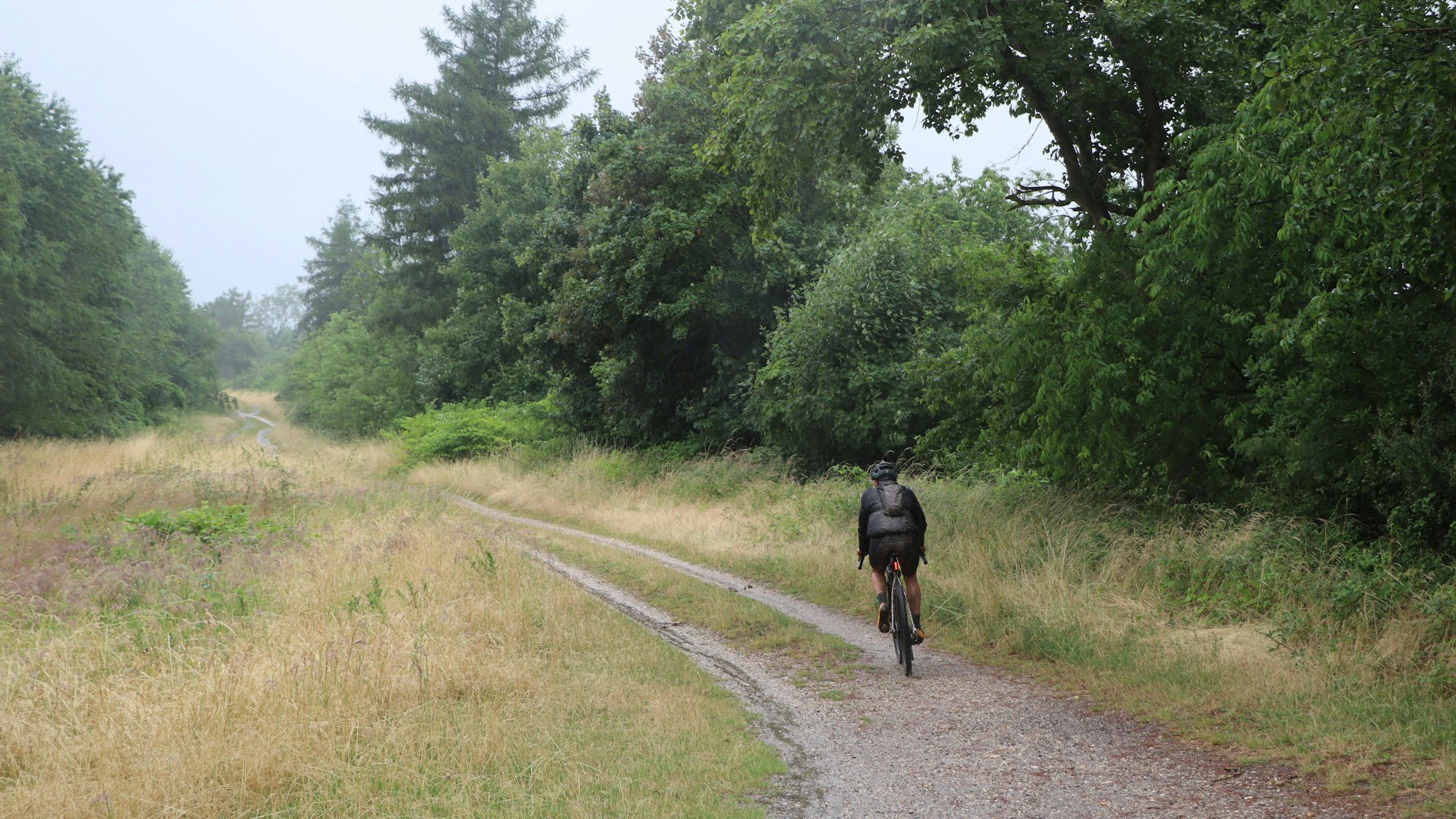 Auch mit dem Rad ist der Gipfel der Glessener Höhe in Pulheim zu erreichen.