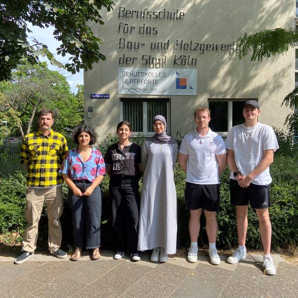 Sebastian Rieger, Rezan Sömnez, Zallel Adil, Yasmina Nejjar, Jan Niklas Röttgen, Felix Müller (v.l.) vom Berufskolleg Ulrepforte.