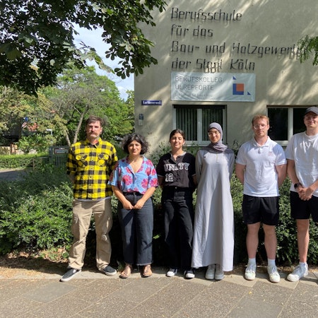 Sebastian Rieger, Rezan Sömnez, Zallel Adil, Yasmina Nejjar, Jan Niklas Röttgen, Felix Müller (v.l.) vom Berufskolleg Ulrepforte.