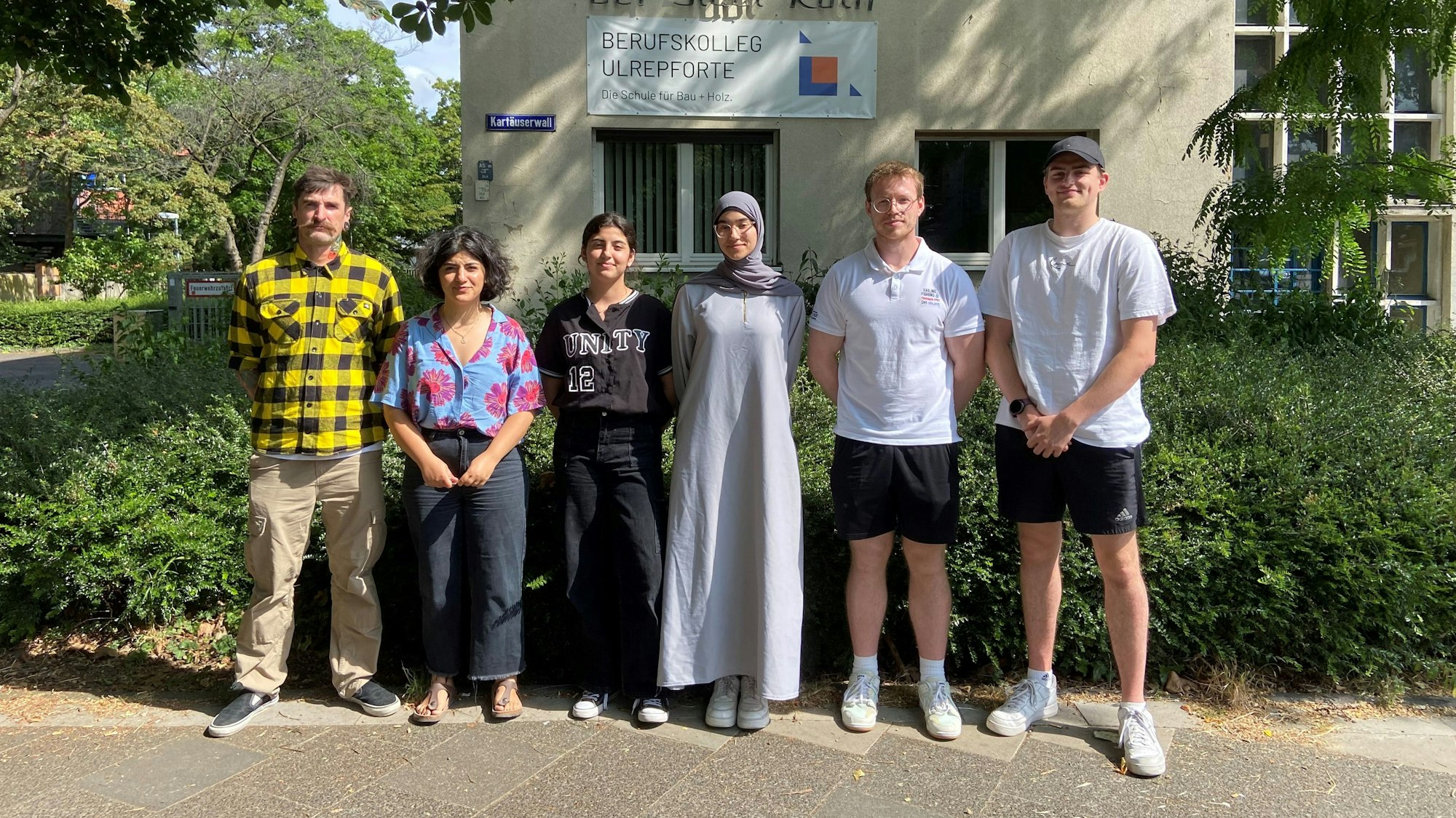 Sebastian Rieger, Rezan Sömnez, Zallel Adil, Yasmina Nejjar, Jan Niklas Röttgen, Felix Müller (v.l.) vom Berufskolleg Ulrepforte.