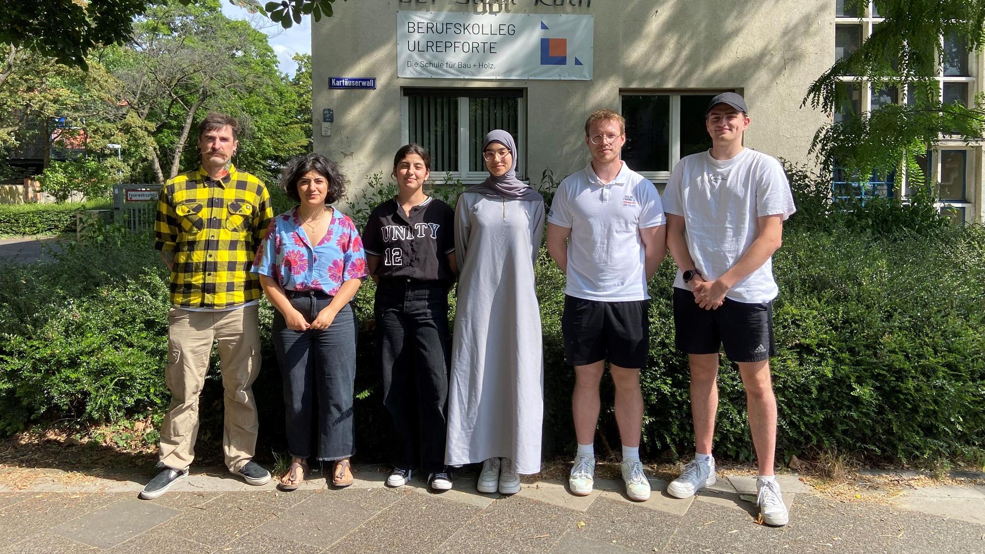 Sebastian Rieger, Rezan Sömnez, Zallel Adil, Yasmina Nejjar, Jan Niklas Röttgen, Felix Müller (v.l.) vom Berufskolleg Ulrepforte.