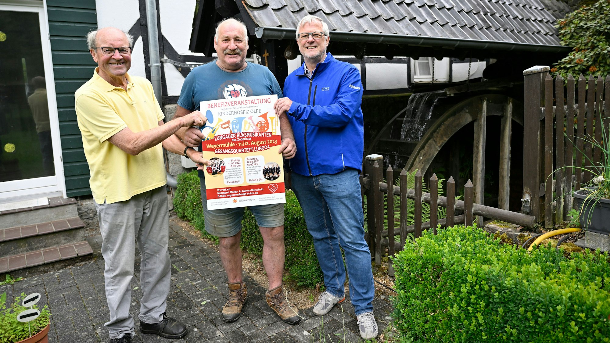 Heinz Schmitz, Franz Grimberg und Jörg Jenniges organisieren die beiden Benefizkonzerte auf der Weyermühle.
