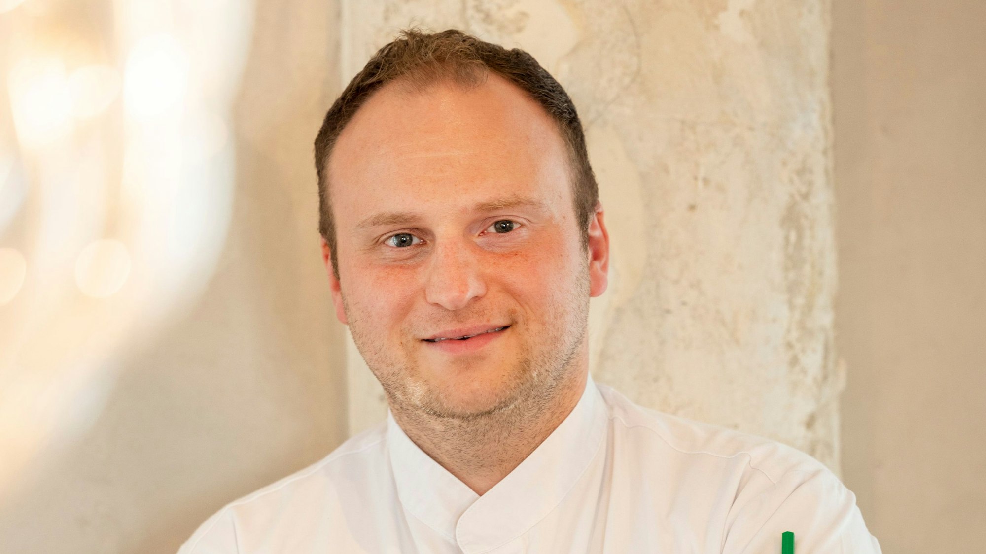 12.05.2023
Köln, NRW
Sternekoch Maximilian Lorenz
+++ NO MODEL RELEASE +++
+++ No Property Release +++
Ab dem Zeitpunkt der ordnungsgemäßen Lieferung des Bildmaterials durch den Urheber ist der Bildnutzer für dessen sachgemäße Verwendung verantwortlich. Der Bildnutzer trägt die Verantwortung für die Betextung sowie die sich aus der konkreten Veröffentlichung ergebenden Sinnzusammenhänge. © Thomas Banneyer