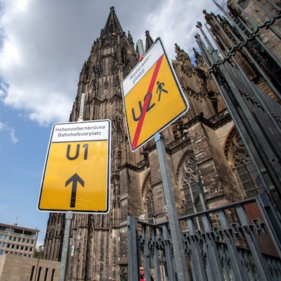 Baustellenschilder am Dom