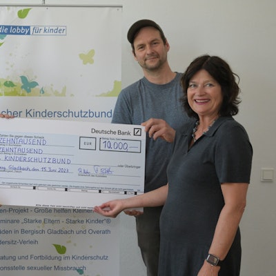 Kinderschutzbund Verdoppelung Spende durch die Bethe Stiftung
v.l.Dr. Johannes Bernhause, Florian Bethe , Katrin Fassin