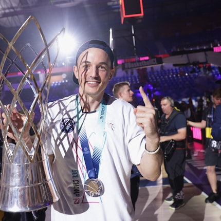 Im Mai jubelte Baskets-Kapitän Karsten Tadda über den Gewinn der Champions League, inzwischen ist er aber nach Bamberg gewechselt.