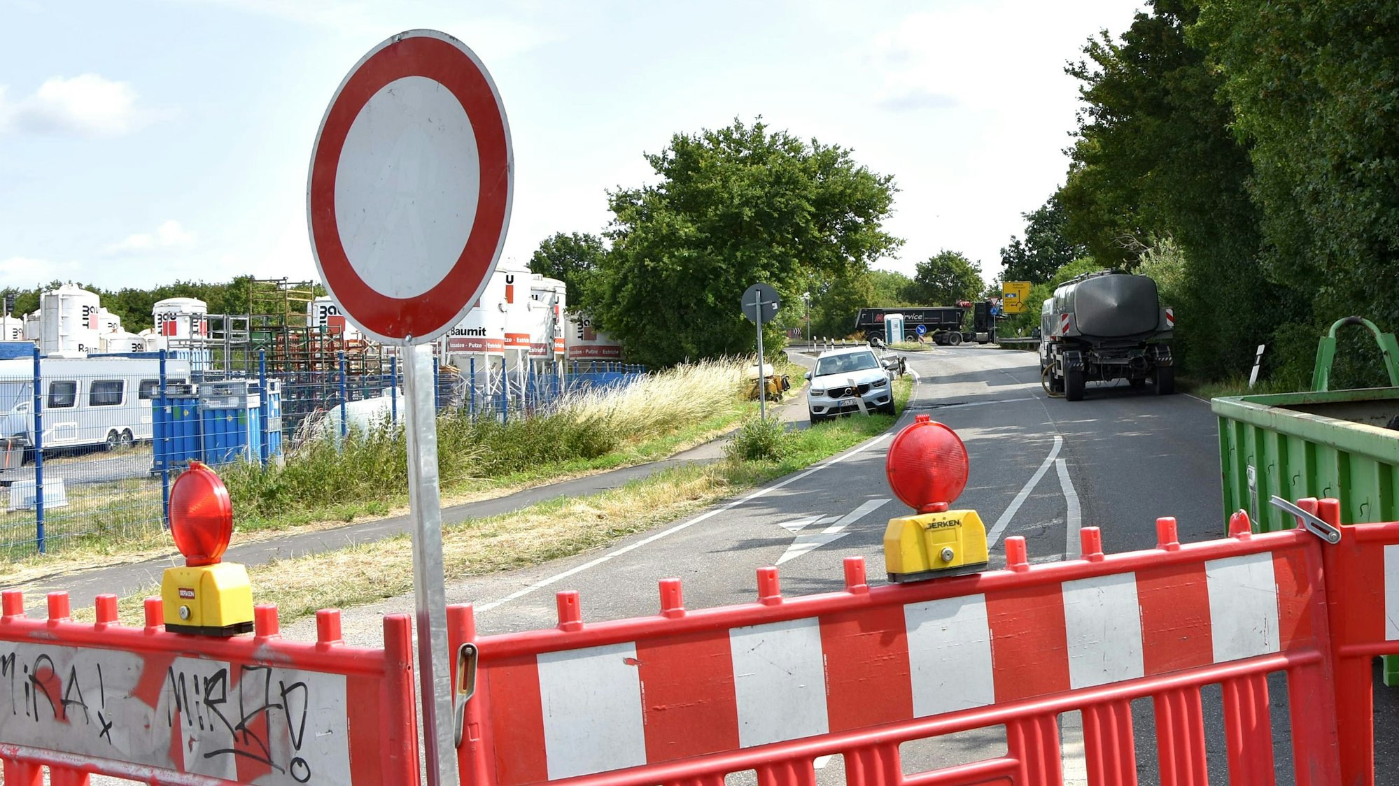 Sperrung am Kreisverkehr Dresdorfer Straße