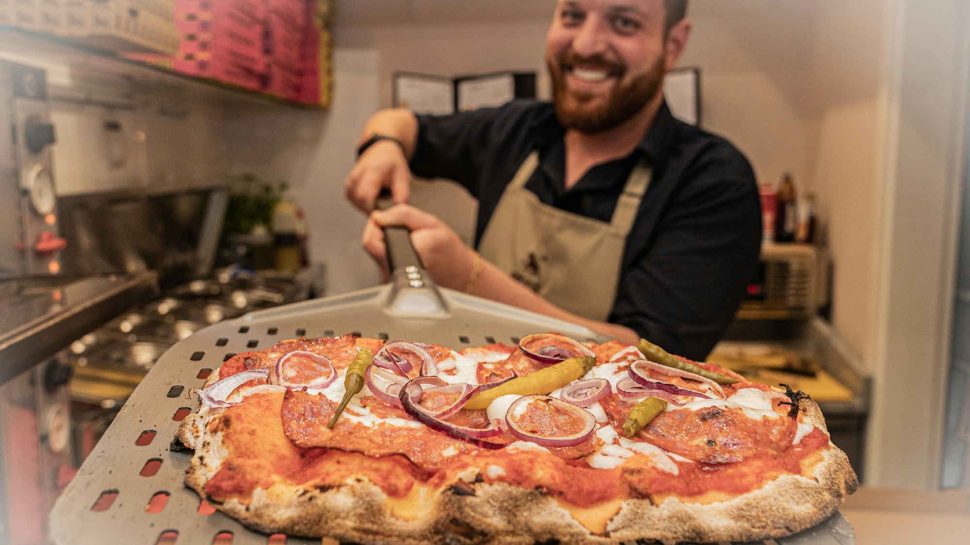 Pinsa-Bäcker Raul Margotti in der Don Gelati Bistro Bar.