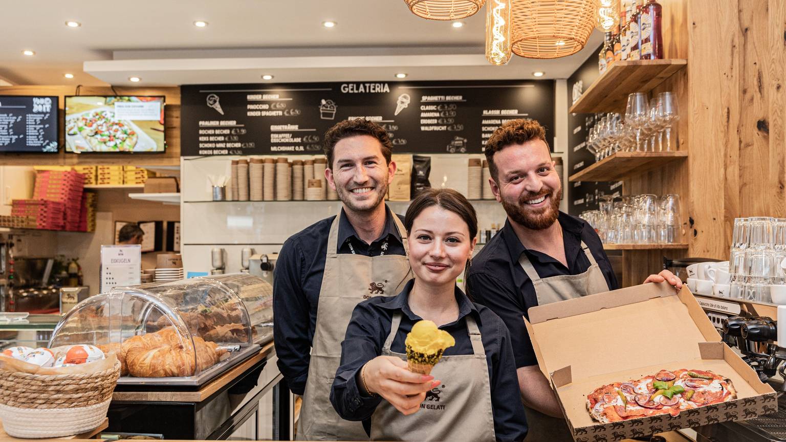 In der Don Gelati Bistro Bar gibt es unter anderem Pinsa und Eis.