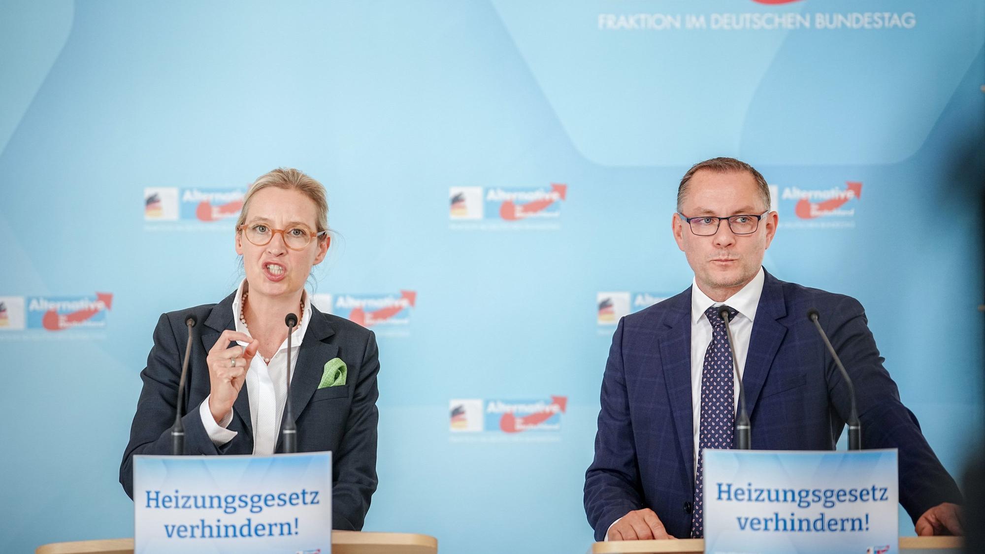 AfD-Spitze: Alice Weidel, Fraktions- und Parteivorsitzende, und Tino Chrupalla, AfD-Bundesvorsitzender und Fraktionsvorsitzender der AfD, bei einer Pressekonferenz. (Archivbild)